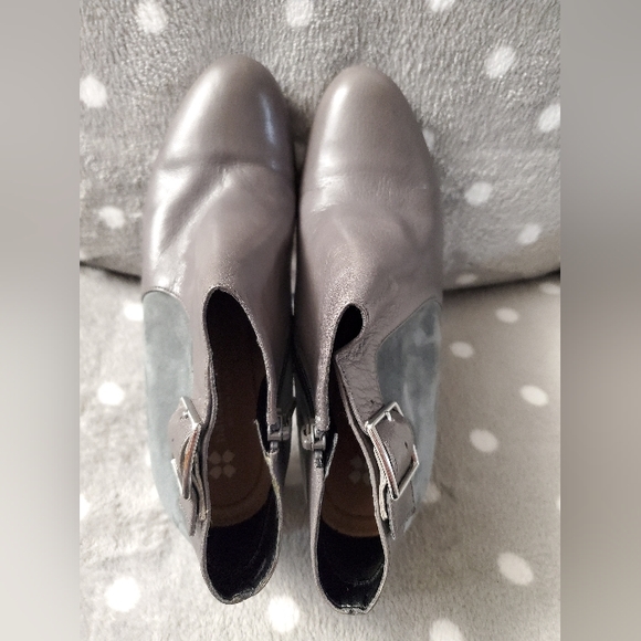 Brand New Naturalizer two tone Gray high heeled Ankle boots - Picture 6 of 16